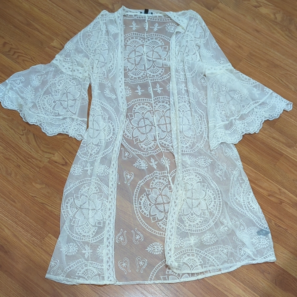 Elegant White Lace Kimono
